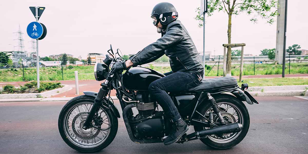 Hero image voor artikel:  Wat kost een motorrijbewijs? Van rijlessen tot examens.