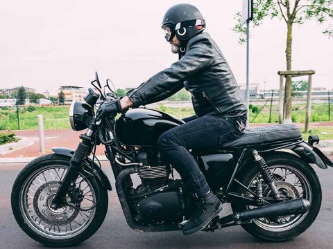 Wat kost een motorrijbewijs? Van rijlessen tot examens.
