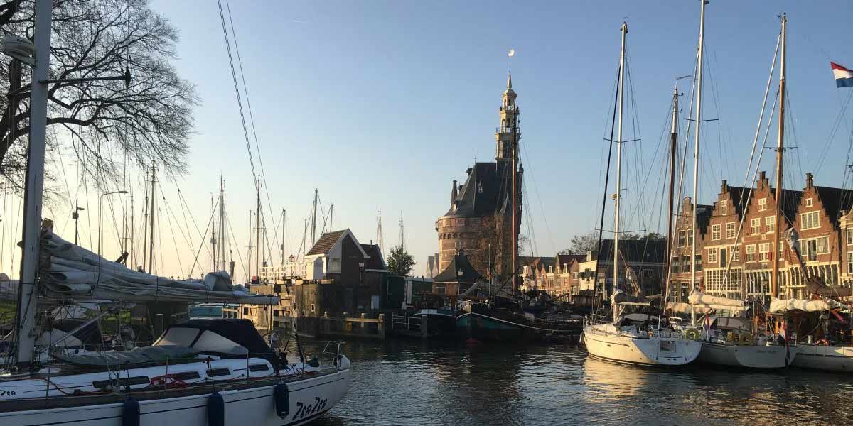 Jachthaven met zeilboten
