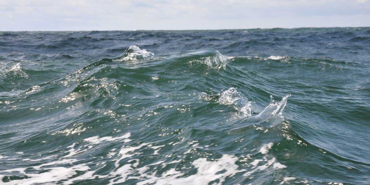Woeste golven op zee