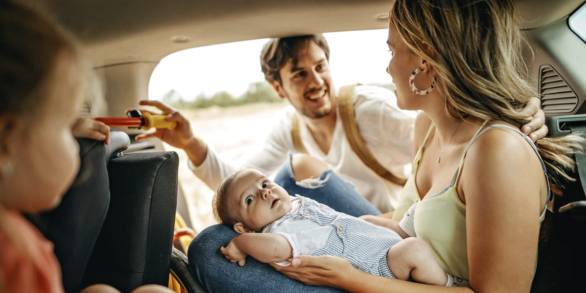 Hero image voor artikel:  Op vakantie met kids? Zo pak je die lange autorit, vlucht of treinreis aan