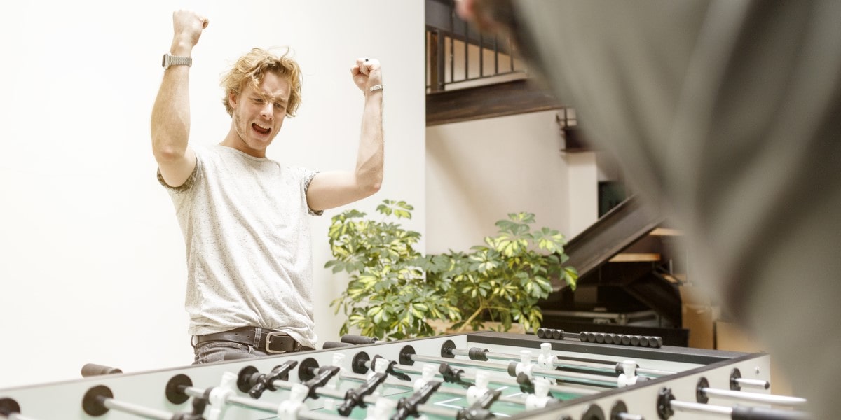 Hero image voor artikel:  Waarom spelen goed is tegen werkstress